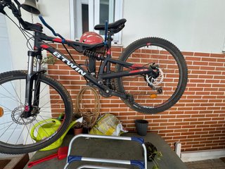 Bicicleta de Montaña B'Twin Negra y Roja