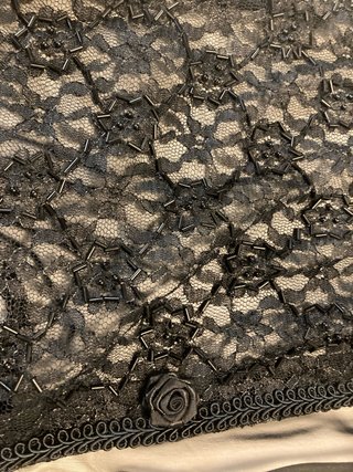 Sobre camisa de encaje con abalorios y lentejuelas