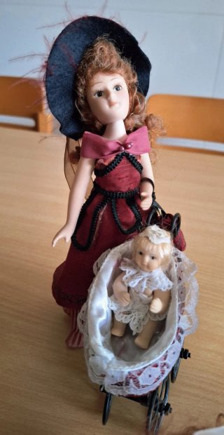 Familia de 5 Muñecas de Porcelana