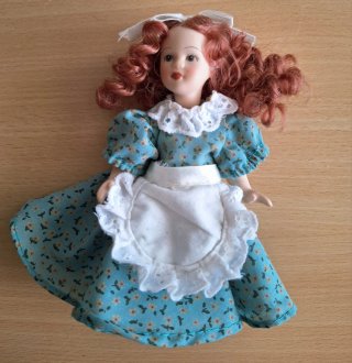 Familia de 5 Muñecas de Porcelana