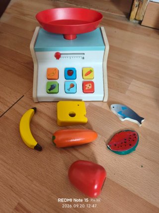 Báscula de juguete con accesorios