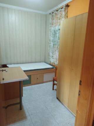 Se alquila habitación en Sant Boi