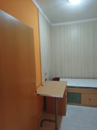 Se alquila habitación en Sant Boi