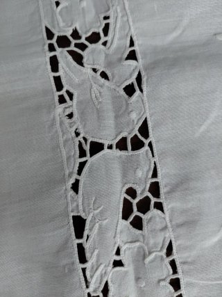 Coppia tendine in lino ricamate a mano