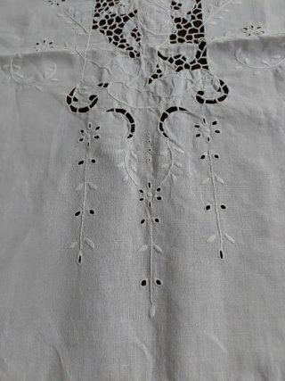 Coppia tendine in lino ricamate a mano