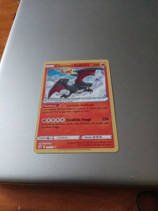 Carta Pokémon Charizard Radiante