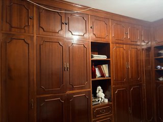 Armario de madera grande