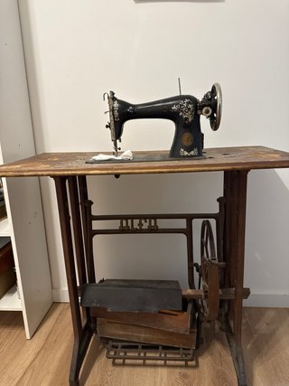 Máquina de coser antigua singer con mueble alfa.