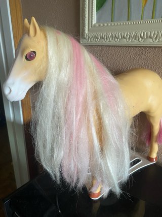 Caballito Nanci con crin rosa y rubia