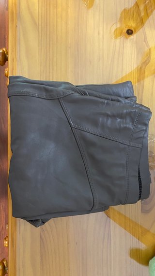 Pantalón de cuero marrón