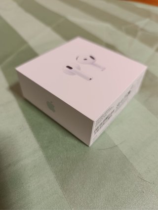 AirPods 4
