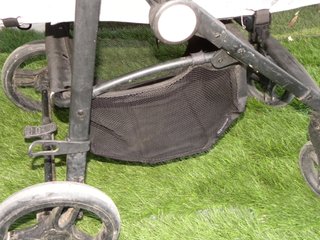 Carro de paseo gris