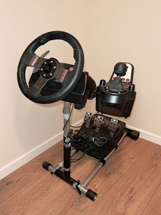 Volante Logitech G27 con Soporte, pedales y cambio
