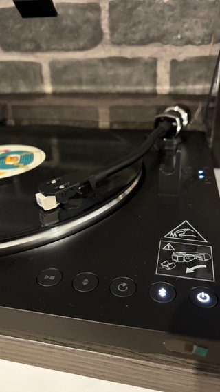 Tocadiscos Sharp Automático con Bluetooth y mando