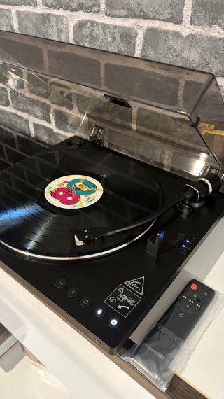 Tocadiscos Sharp Automático con Bluetooth y mando