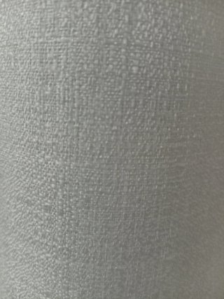 Cuatro hojas de cortinas blancas de tela.