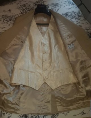Traje de Novio Piectareata Dorado  1 SOLO USO