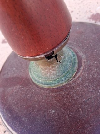 Cenicero de pie antiguo