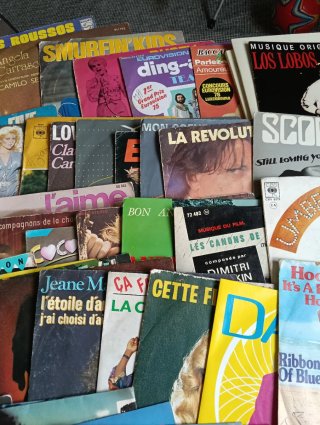 Lotto di 50 Vinili Singoli Vari