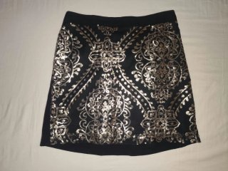 Falda Corta con Lentejuelas Doradas