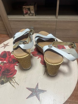Sandalias de piel mujer blanco y plateado