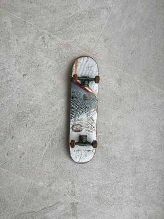 Skate monopatín blanco diseño