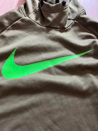 Sudadera Nike Therma-FIT verde con logo neón