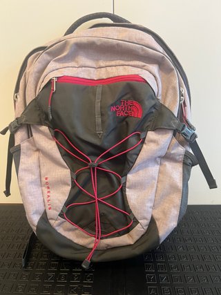 Mochila The North Face Borealis Rosa y Gris