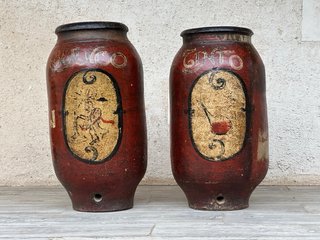 Pareja de tinajas antiguas policromadas de vino