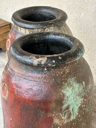 Pareja de tinajas antiguas policromadas de vino