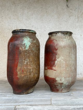 Pareja de tinajas antiguas policromadas de vino