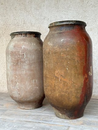 Pareja de tinajas antiguas policromadas de vino