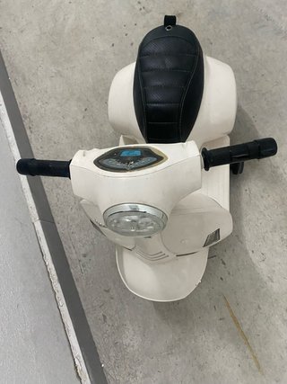 Moto eléctrica infantil estilo Vespa