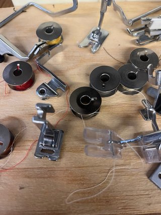 Set de accesorios universales para máquina coser