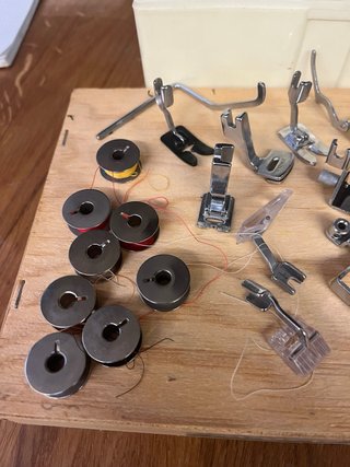 Set de accesorios universales para máquina coser