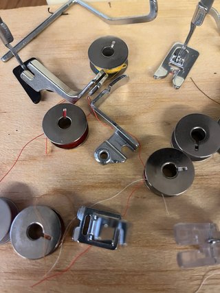 Set de accesorios universales para máquina coser