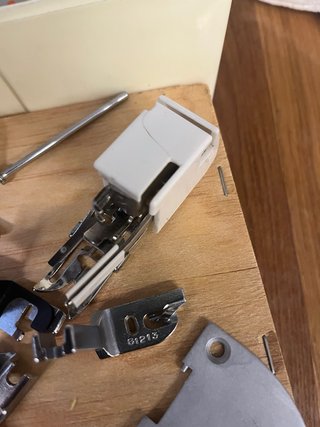 Set de accesorios universales para máquina coser