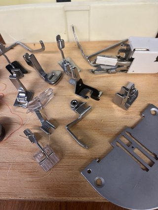 Set de accesorios universales para máquina coser