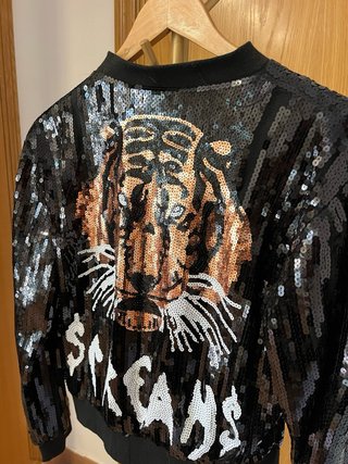 Bomber Negra de Lentejuelas con Tigre