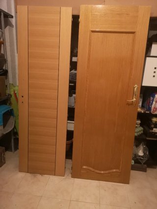 Dos puertas interiores de madera. Escucho ofertas