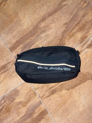 Riñonera Quiksilver Negra
