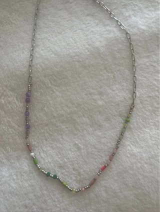 Collar con Cuentas de Colores