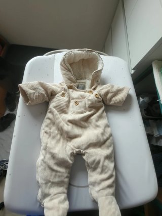 Buzo abrigo bebé 1-3 meses color coco
