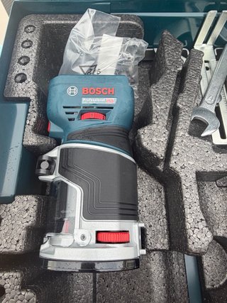 Fresadora Bosch GLF 18V-8 a batería
