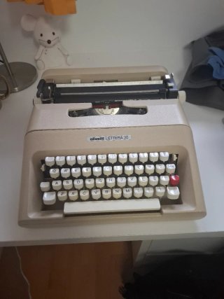 Máquina de escribir Olivetti Lettera 35