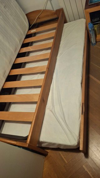 Cama Individual con Estructura de Madera