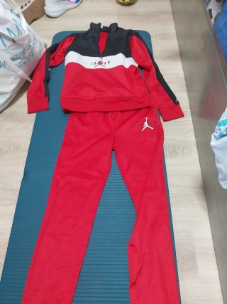 Chándal Jordan Rojo y Negro