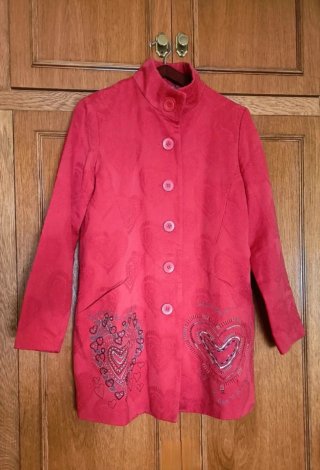 Desigual abrigo mujer 42 rojo jacquard corazones