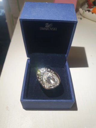 Anillo Swarovski con caja original