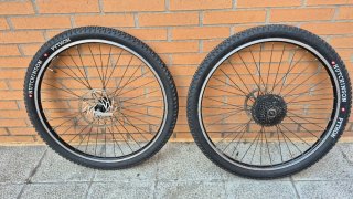 Set de 2 Ruedas 26 con Neumáticos Hutchinson